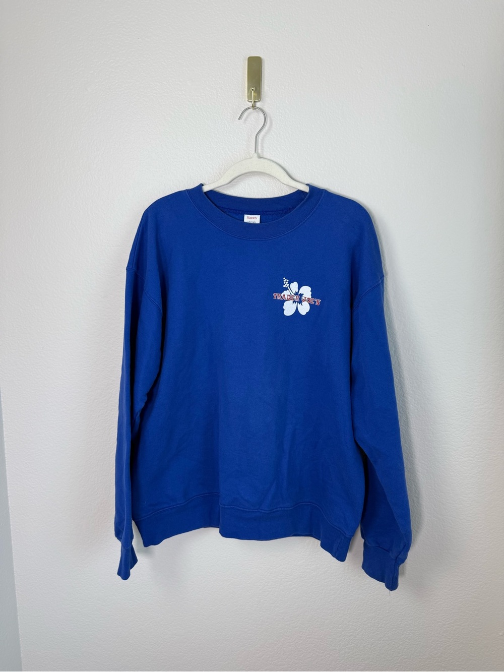 Trader Joes Sweatshirt Medium Unisex Blue Crewneck Hibiscus Logo Pullover